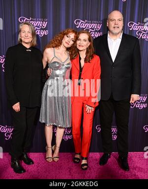 New York City, 14 settembre 2021. Cherry Jones, Jessica Chastain, Isabelle Huppert, Vincent D'Onofrio durante gli occhi di Tammy Faye New York Premiere, tenuto al SVA Theatre di New York City, martedì 14 settembre 2021. Foto di Jennifer Graylock-Graylock.com 917-519-7666 Foto Stock