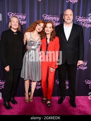 New York City, 14 settembre 2021. Cherry Jones, Jessica Chastain, Isabelle Huppert, Vincent D'Onofrio durante gli occhi di Tammy Faye New York Premiere, tenuto al SVA Theatre di New York City, martedì 14 settembre 2021. Foto di Jennifer Graylock-Graylock.com 917-519-7666 Foto Stock