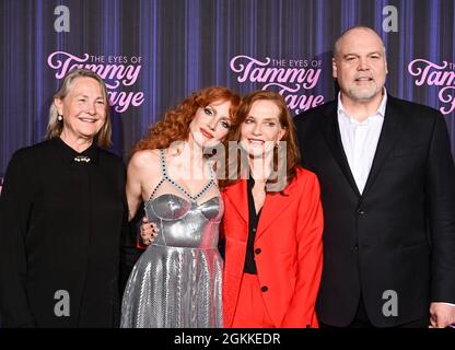 New York City, 14 settembre 2021. Cherry Jones, Jessica Chastain, Isabelle Huppert, Vincent D'Onofrio durante gli occhi di Tammy Faye New York Premiere, tenuto al SVA Theatre di New York City, martedì 14 settembre 2021. Foto di Jennifer Graylock-Graylock.com 917-519-7666 Foto Stock