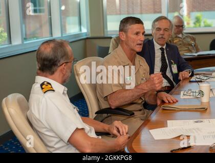 NORFOLK (19 maggio 2021) – il Vice Ammiraglio Andrew Lewis, Direttore del Centro di Eccellenza (COE) Combined Joint Operations from the Sea (CJOS), interviene durante la riunione del Comitato direttivo del CJOS COE del 2021-1 al comando alleato della NATO per la trasformazione (ACT) del maggio 19. CJOS COE sostiene le Nazioni sponsor (SNS) e la NATO nel migliorare la loro capacità di condurre operazioni congiunte alleate dal mare per contrastare le attuali ed emergenti sfide della sicurezza globale marittima. Foto Stock