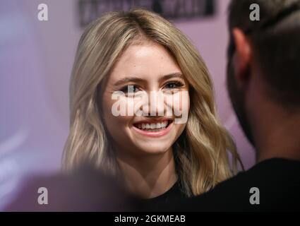 Berlino, Germania. 12 settembre 2021. Leni Klum arriva per il suo show 'Leni Klum x About You' come parte della settimana della moda About You. Credit: Jens Kalaene/dpa-Zentralbild/dpa/Alamy Live News Foto Stock