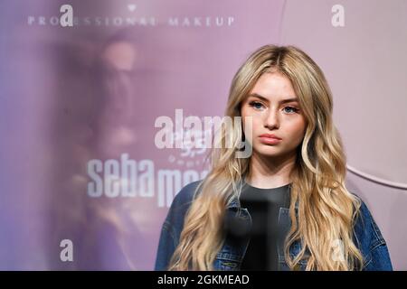 Berlino, Germania. 12 settembre 2021. Leni Klum arriva per il suo show 'Leni Klum x About You' come parte della settimana della moda About You. Credit: Jens Kalaene/dpa-Zentralbild/dpa/Alamy Live News Foto Stock