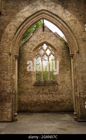 Dettaglio delle finestre nella cappella anglicana al cimitero Nunhead, Londra, Regno Unito Foto Stock