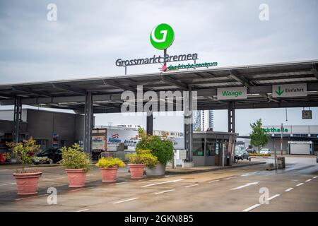 Brema, Germania. 15 settembre 2021. L'ingresso al mercato all'ingrosso. Il mercato all'ingrosso della Überseestadt di Brema ha 60 anni. Credit: Sina Schuldt/dpa/Alamy Live News Foto Stock