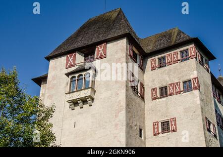 Schloss Matzen è uno storico castello austriaco, situato nel Tirolo vicino al ramo della Zillertal dal principale valle Inn. Foto Stock