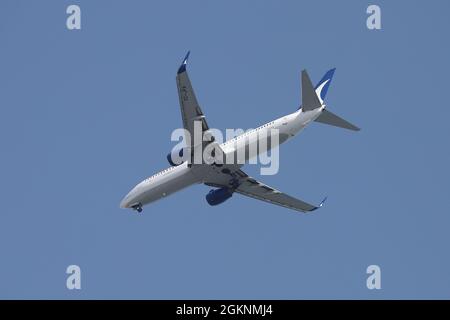 ISTANBUL, TURCHIA - 24 MAGGIO 2021: AnadoluJet Airlines Boeing 737-8F2 (CN 29773) che atterra all'aeroporto Sabiha Gokcen di Istanbul. Foto Stock