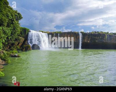 Bella cascata Dray Nur nella provincia di Dak Nong nel Vietnam centrale Foto Stock