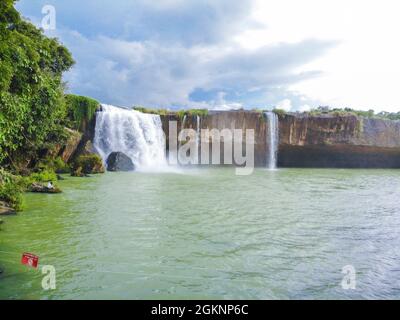 Bella cascata Dray Nur nella provincia di Dak Nong nel Vietnam centrale Foto Stock