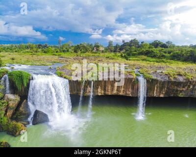 Bella cascata Dray Nur nella provincia di Dak Nong nel Vietnam centrale Foto Stock