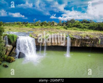 Bella cascata Dray Nur nella provincia di Dak Nong nel Vietnam centrale Foto Stock