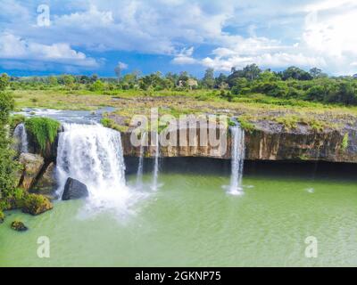 Bella cascata Dray Nur nella provincia di Dak Nong nel Vietnam centrale Foto Stock