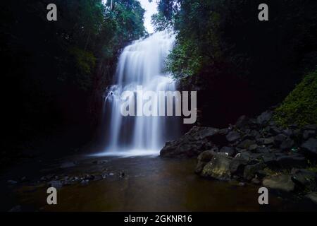 Cascata di Luu Ly nella provincia di Dak Nong nel Vietnam centrale Foto Stock