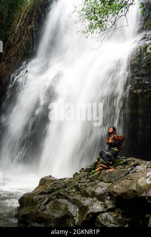 Cascata di Luu Ly nella provincia di Dak Nong nel Vietnam centrale Foto Stock