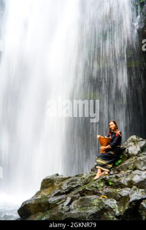 Cascata di Luu Ly nella provincia di Dak Nong nel Vietnam centrale Foto Stock