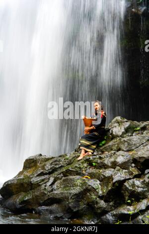 Cascata di Luu Ly nella provincia di Dak Nong nel Vietnam centrale Foto Stock