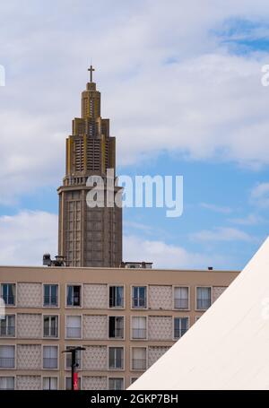 Le Havre, Francia - 8 agosto 2021: Chiesa di San Giuseppe è una chiesa cattolica romana a le Havre dal 1945 al 1964, la città di le Havre commissionò A. Foto Stock