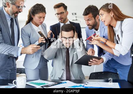 lo stress degli uomini d'affari ha sopraffatto il problema del lavoro Foto Stock