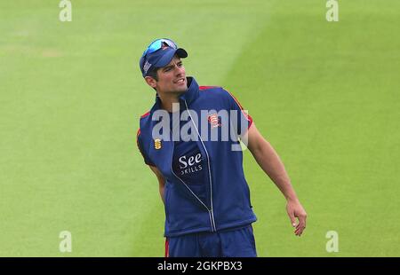 15 Settembre 2021. Londra, Regno Unito. Alastair Cook of Essex in cerca di relax prima dell'inizio del gioco, mentre Surrey prende l'Essex nel campionato della contea al Kia Oval, terzo giorno David Rowe/Alamy Live News Foto Stock