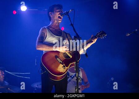 BARCELLONA, ESPAÑA – 5 SETTEMBRE. David Ruiz de la Maravillosa Orquesta del Alcohol (la M.O.D.A.) en concierto en el Parc del Fòrum Foto Stock