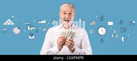 Ragazzo caucasico senior che detiene dollari USA e urla OMG su sfondo blu studio con icone finanziarie, collage Foto Stock