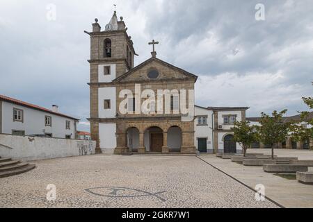 Mogadouro, Portogallo - 26 agosto 2021 : Chiesa e Convento di San Francisco, Distretto di Braganca, Portogallo Foto Stock