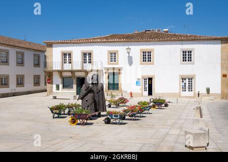 Miranda do Douro, Portogallo - 27 agosto 2021 : edificio finanziario Largo D. João III, distretto di Braganca, Portogallo Foto Stock