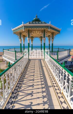 Vista del palco ornato sul mare, Brighton, East Sussex, Inghilterra, Regno Unito, Europa Foto Stock