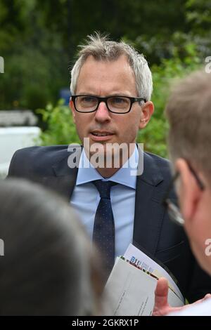 James Wild Vieni e mostra il sostegno alla protesta della comunità di Norfolk per "salvare l'ospedale della Regina Elisabetta" a Old Palace Yard, Londra, Regno Unito il 2021-09-15 Foto Stock