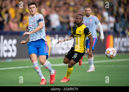 BERNA, SVIZZERA - SETTEMBRE 14: Meschak Elia di BSC Young Boys e Harry Maguire di Manchester United durante la partita del gruppo F della UEFA Champions League tra BSC Young Boys e Manchester United allo Stadion Wankdorf il 14 Settembre 2021 a Berna, Svizzera. (Foto di FreshFocus/MB Media) Foto Stock