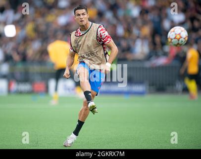 BERNA, SVIZZERA - SETTEMBRE 14: Cristiano Ronaldo del Manchester United si scalda prima della partita del gruppo UEFA Champions League F tra BSC Young Boys e Manchester United allo Stadion Wankdorf il 14 Settembre 2021 a Berna, Svizzera. (Foto di FreshFocus/MB Media) Foto Stock