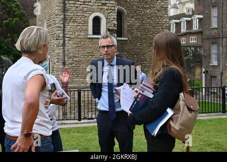 La comunità di Norfolk protesta per "salvare l'ospedale della Regina Elisabetta" chiedere di costruire un nuovo ospedale a Old Palace Yard, Londra, Regno Unito il 2021-09-15 Foto Stock