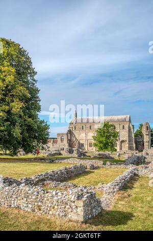 Una vista del Priorato di Binham in Norfolk visto dal sud. Foto Stock