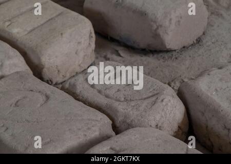 Mattoni di Adobe nel sito archeologico Huaca del Sol y de la Luna (Tempio del Sole e della Luna) a Trujillo, Perù. Il sito è stato costruito nel periodo Moche. Foto Stock