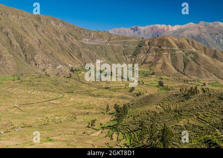 Montagne vicino Cabanaconde villaggio, Perù Foto Stock