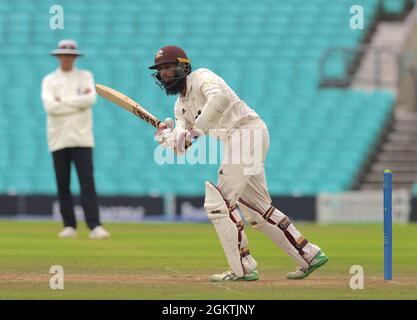 15 Settembre 2021. Londra, Regno Unito. Hashim Amla di Surrey batte nel secondo inning mentre Surrey prende l'Essex nel campionato della contea al Kia Oval, giorno tre David Rowe/Alamy Live News Foto Stock