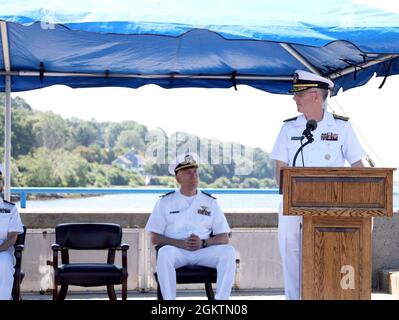 Naval Medical Forces Pacific Commander posteriore ADM. Tim Weber consegna commenti durante Naval Submarine Medical Research Laboratory Foto Stock