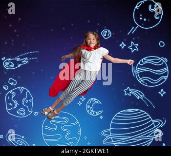 Grafica concettuale con bambina che vola nei suoi sogni tra pianeti disegnati nello spazio esterno. Idee, ispirazione, immaginazione. Collage Foto Stock