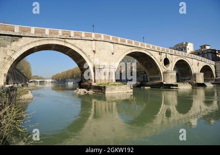 Italia, Roma, Tevere, Ponte Sisto Foto Stock