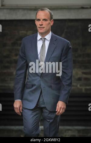 Londra, Regno Unito, 15th settembre 2021. Dominic Raab, membro del Parlamento di Asher e Walton, è sradicato dal Segretario agli Esteri al Segretario alla Giustizia, ma rimane vice primo Ministro. I ministri attuali e i futuri nuovi membri del gabinetto arrivano e lasciano il numero 10 di Downing Street per il rimpasto del gabinetto di Boris Johnson oggi. Foto Stock