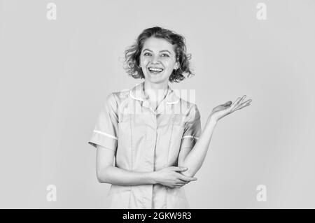 Fidato medico femminile. Concetto sanitario e medico. Medico felice e di successo in uniforme medica. Lavoro in ospedale. La migliore qualità per voi Foto Stock