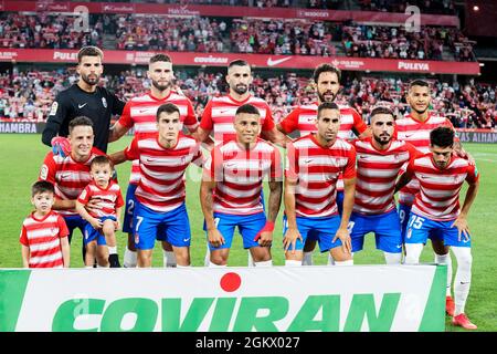 Granada, Spagna. 28 agosto 2021. Granada CF giocatori posano per i media prima della Liga Santander partita tra Granada CF e Real Betis al Nuevo Los Carmenes Stadium. (Punteggio finale; Granada CF 1:2 Real Betis). (Foto di Francis Gonzalez/SOPA Images/Sipa USA) Credit: Sipa USA/Alamy Live News Foto Stock