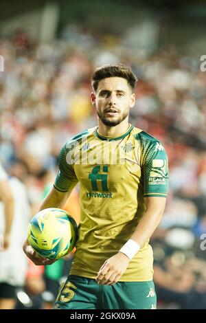 Granada, Spagna. 28 agosto 2021. Alex Moreno in azione durante la partita la Liga Santander tra Granada CF e Real Betis allo stadio Nuevo Los Carmenes.(Punteggio finale; Granada CF 1:2 Real Betis). (Foto di Francis Gonzalez/SOPA Images/Sipa USA) Credit: Sipa USA/Alamy Live News Foto Stock