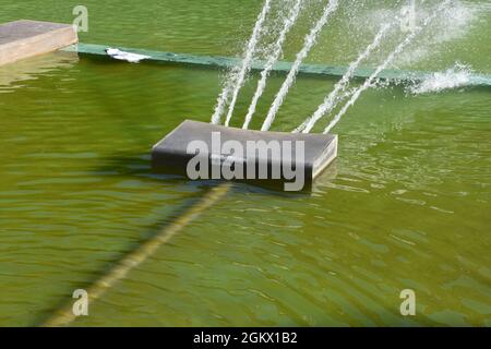 Marsiglia, Francia. 11 Settembre 2021. Vista ravvicinata di un bacino e della sua fontana al 'Palais de Justice' di Marsiglia. Credit: SOPA Images Limited/Alamy Live News Foto Stock