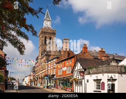 Regno Unito, Inghilterra, Cheshire, Congleton, Lawton Street e Municipio Foto Stock