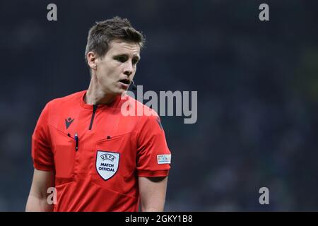 L'arbitro Daniel Siebert durante la partita di football del Gruppo UEFA Champions League 2021/22 - Gruppo D tra FC Internazionale e Real Madrid CF allo Stadio Giuseppe Meazza di Milano il 15 settembre 2021 Foto Stock