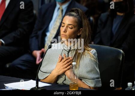 Washington, Vereinigte Staaten. 15 settembre 2021. Aly Raisman, membro del team di ginnastica olimpica femminile statunitense e medaglia d'oro olimpica, appare davanti a un Comitato del Senato nell'udienza giudicaria per esaminare il rapporto dell'Ispettore Generale sul Federal Bureau of Investigation's Handling of the Larry Nassar Investigation nel Palazzo dell'Ufficio del Senato di Hart a Washington, DC, Mercoledì, Settembre 15, 2021. Credit: Rod Lammey/CNP/dpa/Alamy Live News Foto Stock