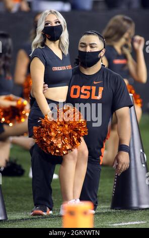 11 settembre 2021 - Beaver cheerleaders durante una partita tra i Oregon state Beavers e le Hawaii Rainbow Warriors al Reser Stadium di Corvallis, O - Michael Sullivan/CSM Foto Stock