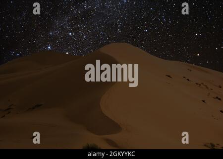 Famose dune Erg Chebbi in Marocco, vicino a Merzouga Foto Stock