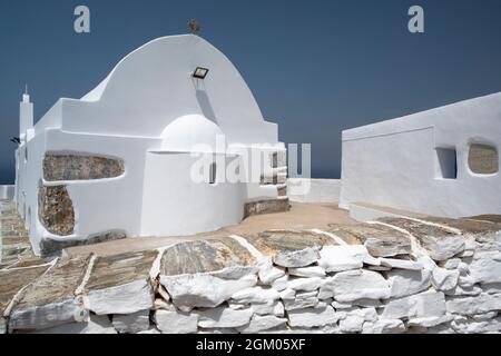 Agai Fotini, una chiesa greca indipendente che si trova in una zona rurale di Folegandros, Grecia Foto Stock