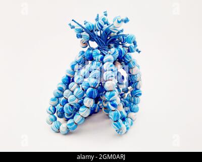 Braccialetto in legno su fondo bianco isolato Foto Stock